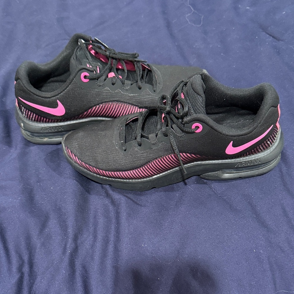Nike Women's Air Max Black and Pink Athletic Sneakers